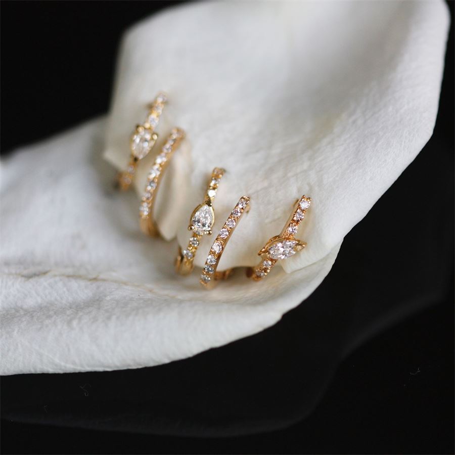 Set of three mini gold hoop earrings BALANCE | SET 3 OVAL XSAU18G CT 0,23